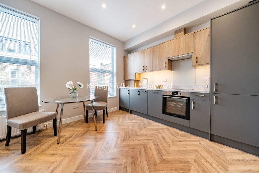 Property photo 2 of 7 7De3Aba3-6B1d-4Daf-8