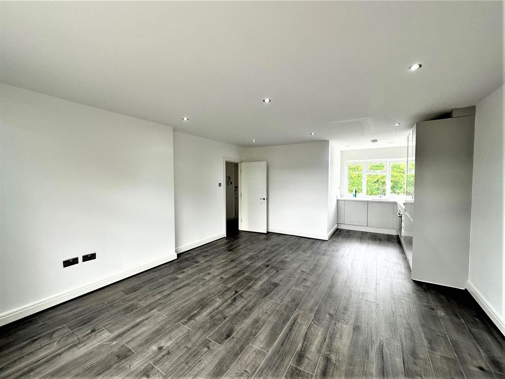 Property photo 3 of 8 2.Jpg