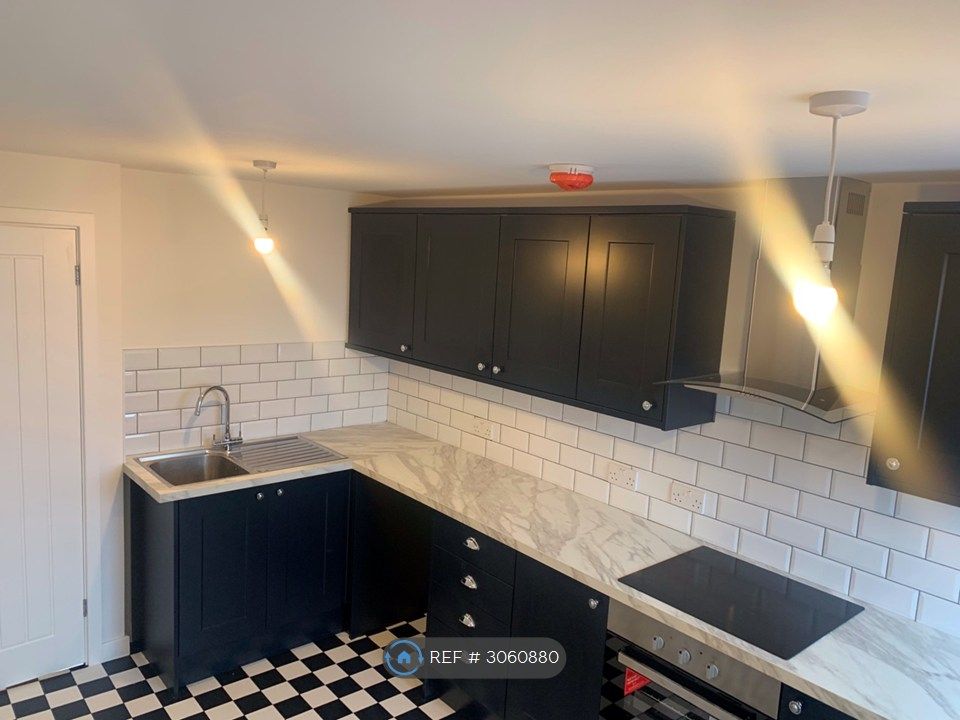 Property photo 2 of 17 Kitchen