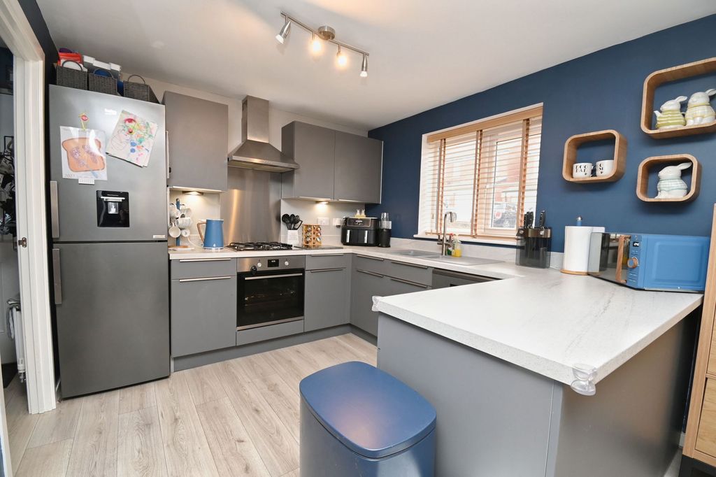 Property photo 1 of 21