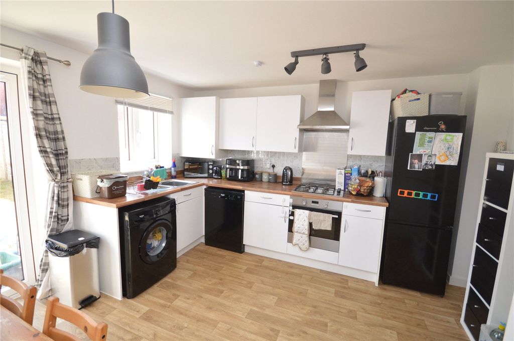 Property photo 2 of 11 Kitchen/Diner