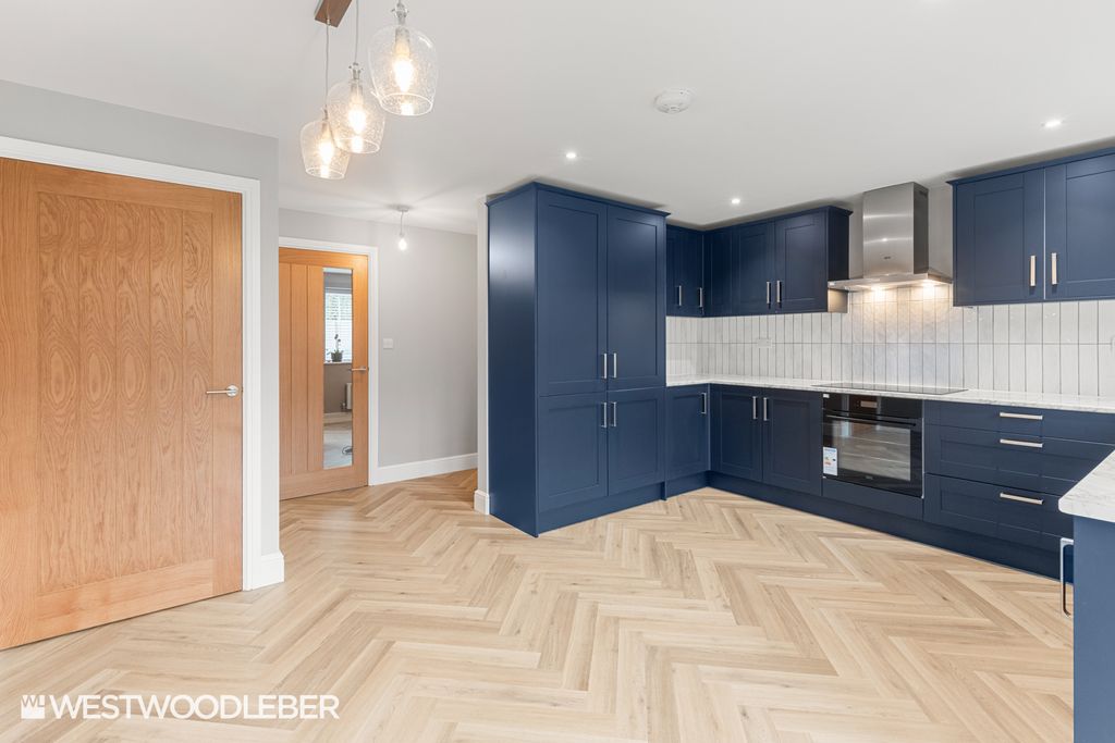 Property photo 2 of 23