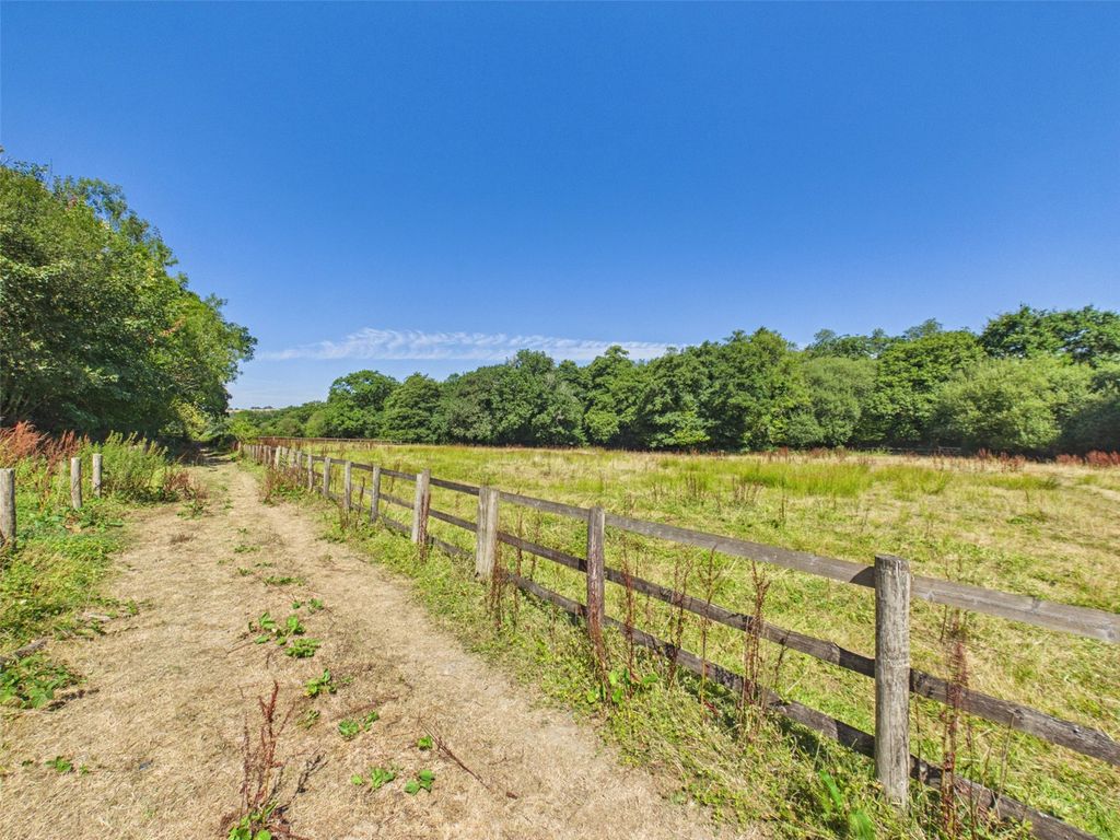 Property photo 2 of 31 Paddock