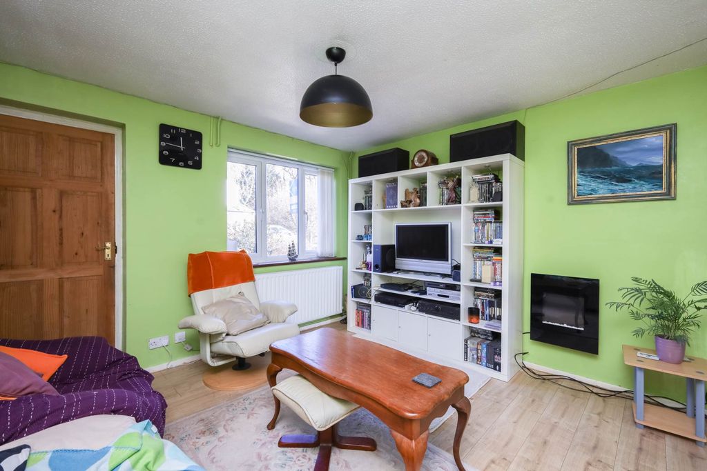 Property photo 3 of 11