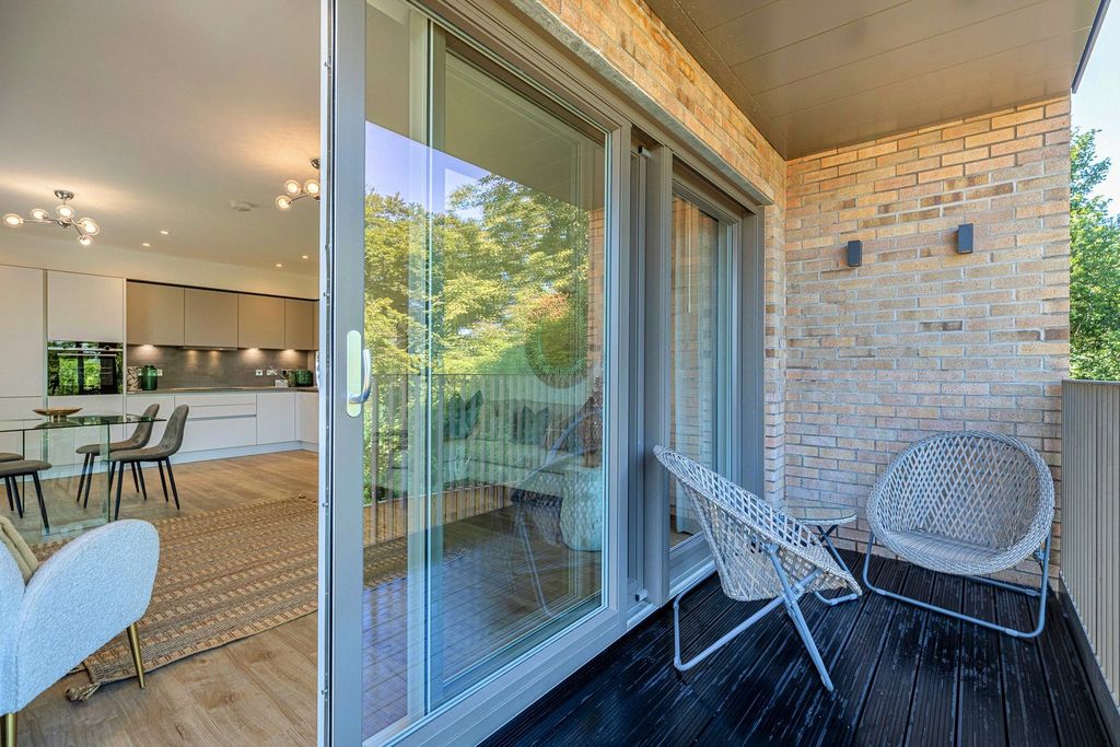 Property photo 2 of 10 Balcony