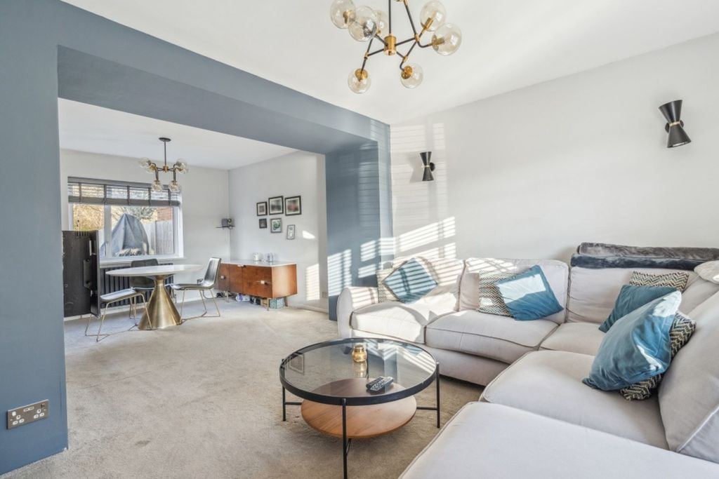 Property photo 2 of 13 Lounge