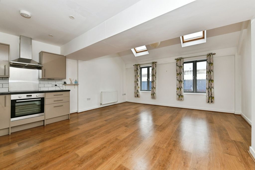 Property photo 3 of 20 Pbox-Img.Jpg