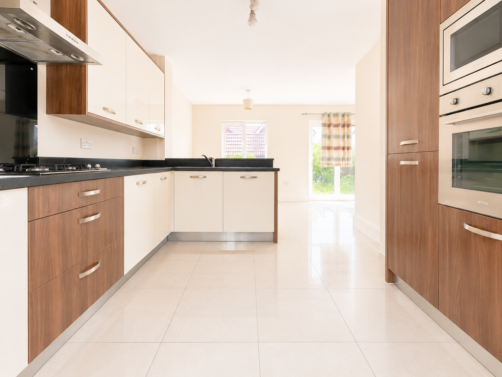 Property photo 1 of 18 Dd9E9E59-3493-40CD-Bb0A-23F9B7901C17