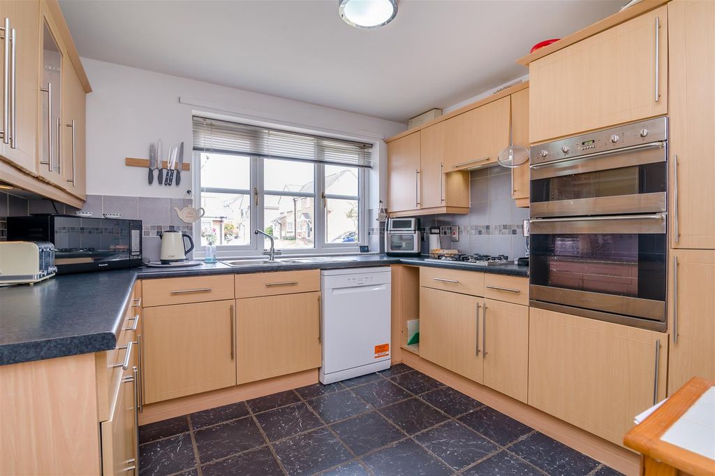 Property photo 2 of 26