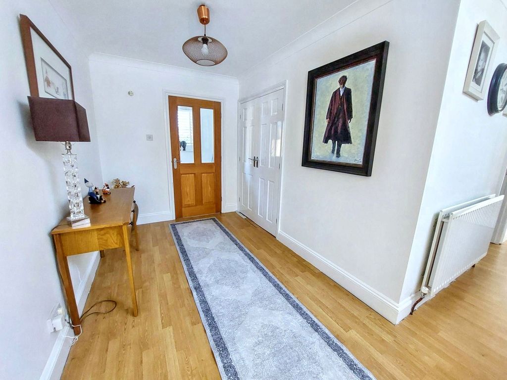 Property photo 3 of 32