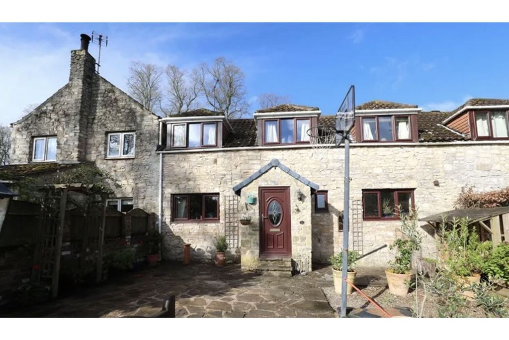 Property photo 1 of 36