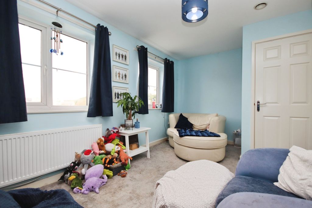 Property photo 3 of 12