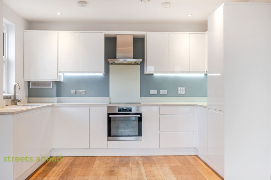 Property photo 1 of 17 Ab3cd77F-ce49-4Fe...