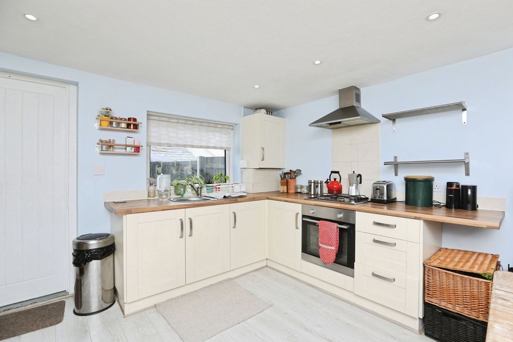 Property photo 3 of 17 Pbox-Img.Jpg