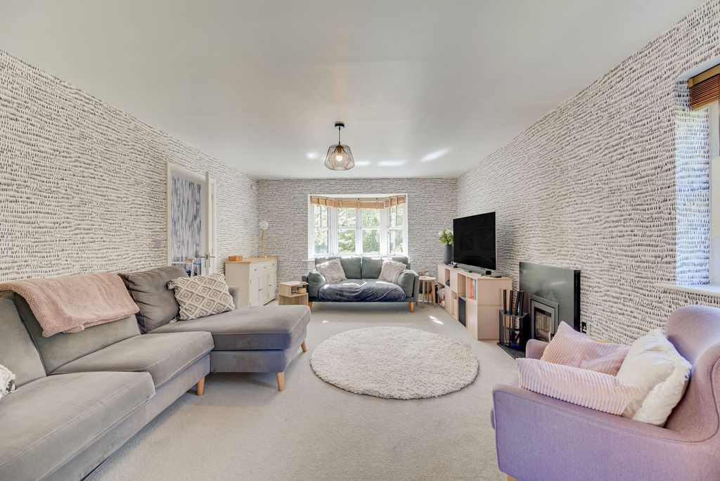 Property photo 3 of 28