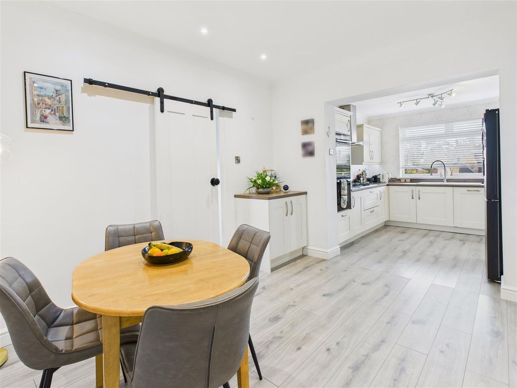Property photo 2 of 17 Breakfast Kitchen
