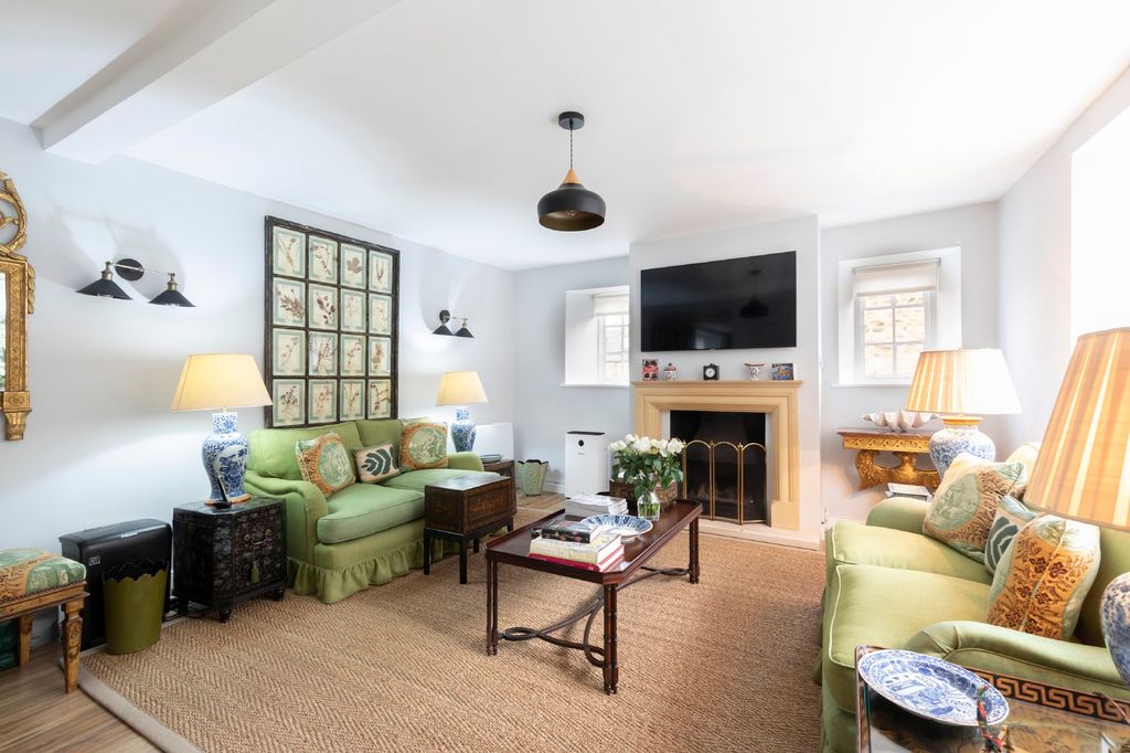 Property photo 2 of 14 Photo 02