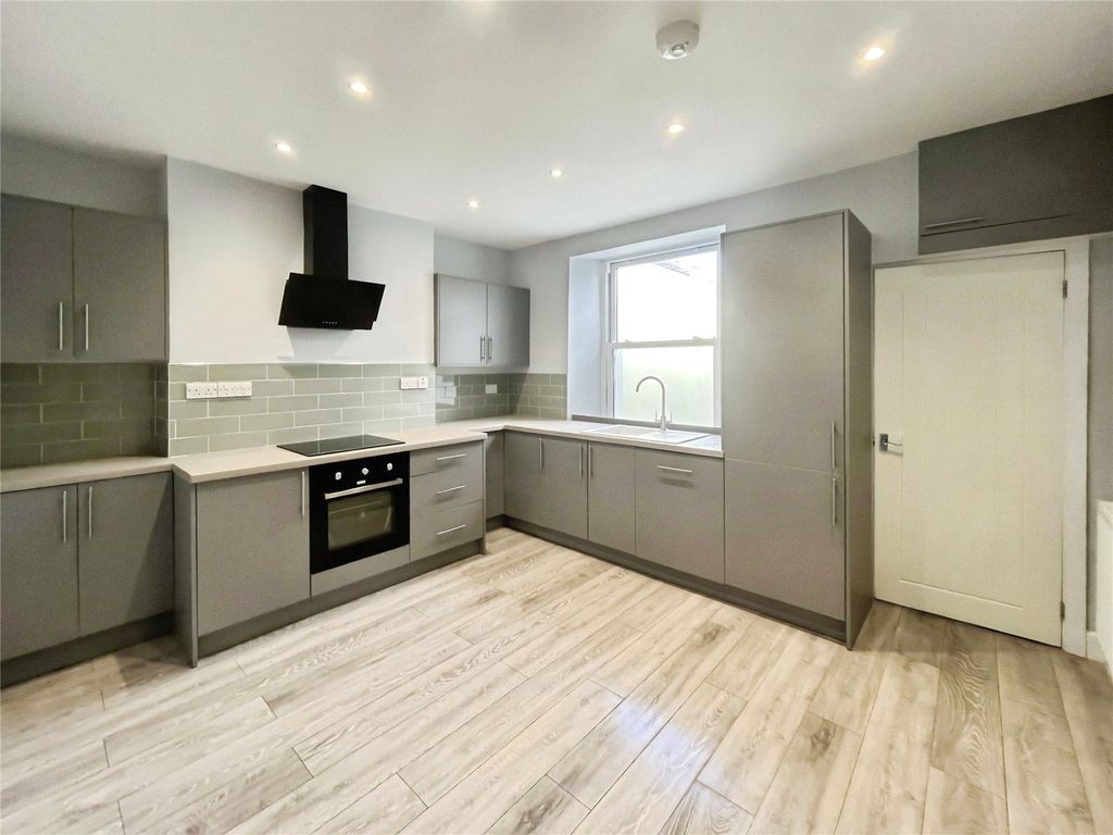 Property photo 2 of 12 Kitchen/Dining Room