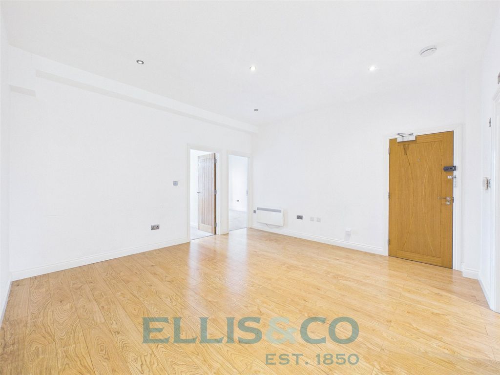Property photo 3 of 10 Picture No. 27