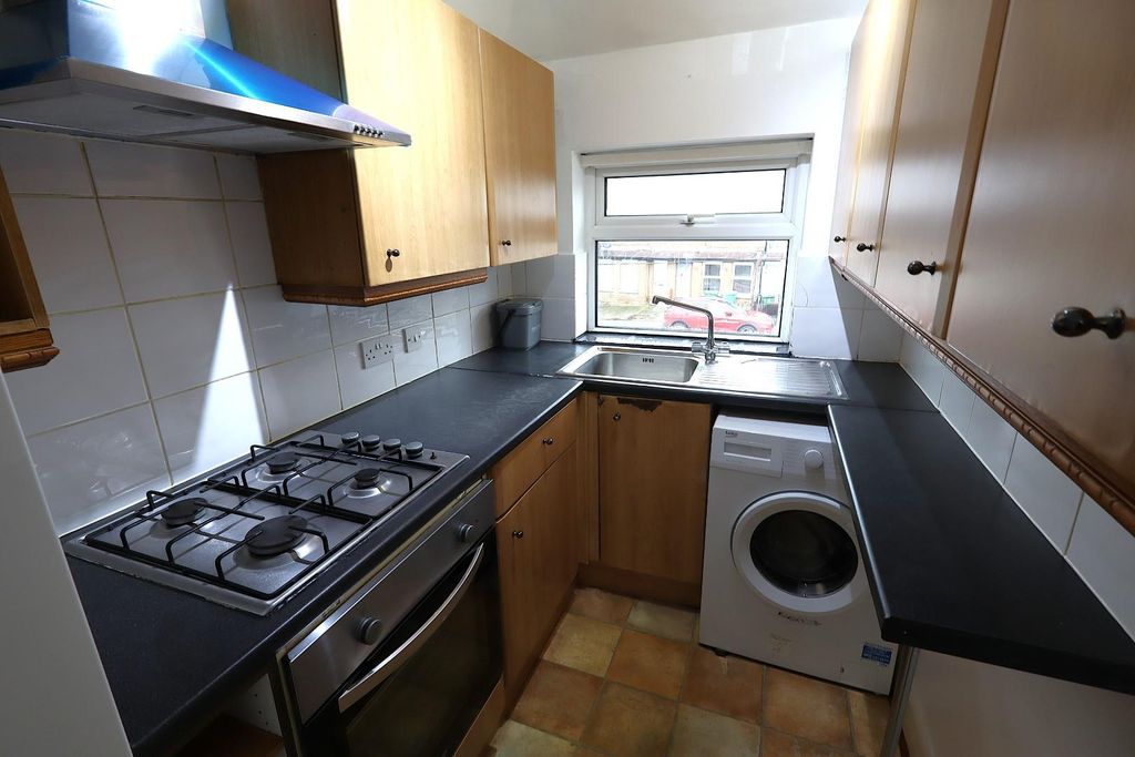 Property photo 2 of 6 Kitchen