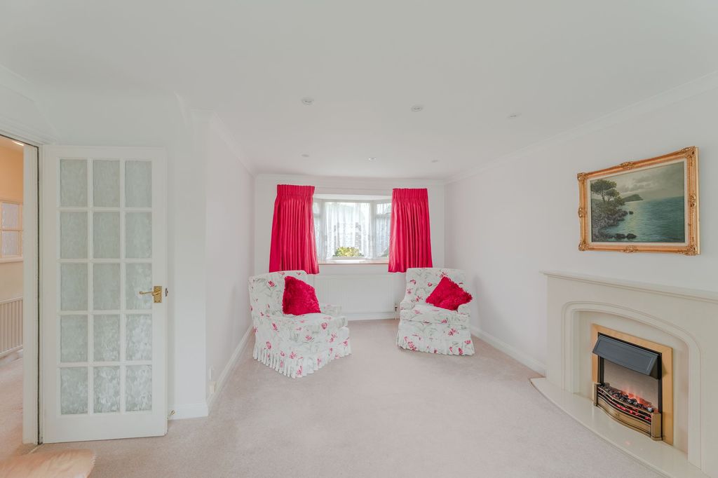 Property photo 2 of 21