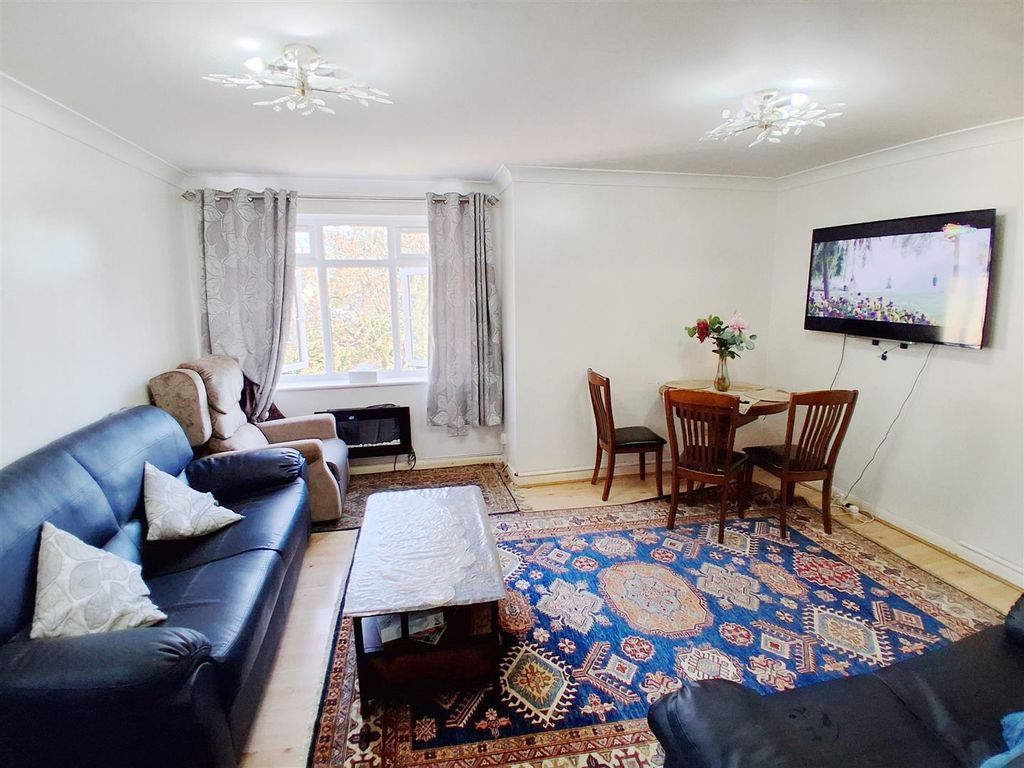Property photo 3 of 9 1