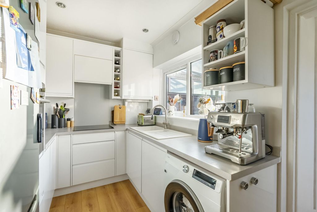 Property photo 3 of 14 Kitchen