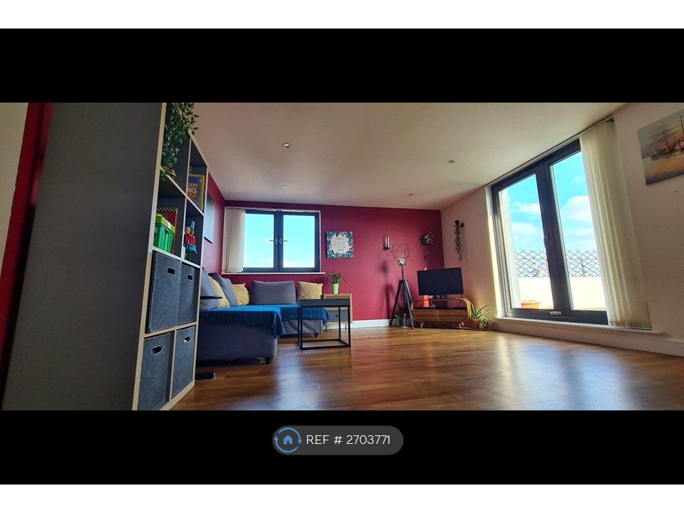 Property photo 2 of 11 Living Room