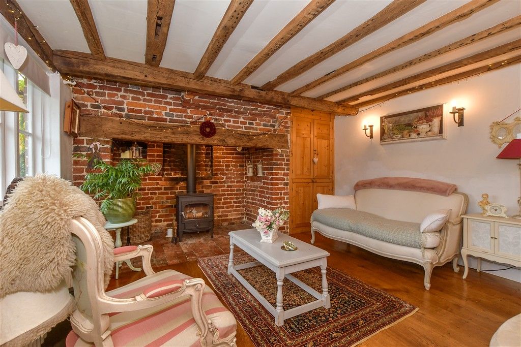 Property photo 3 of 16 Lounge