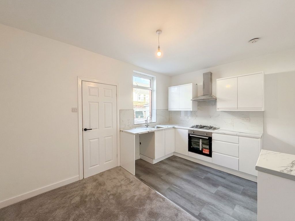 Property photo 1 of 9 Dining Kitchen