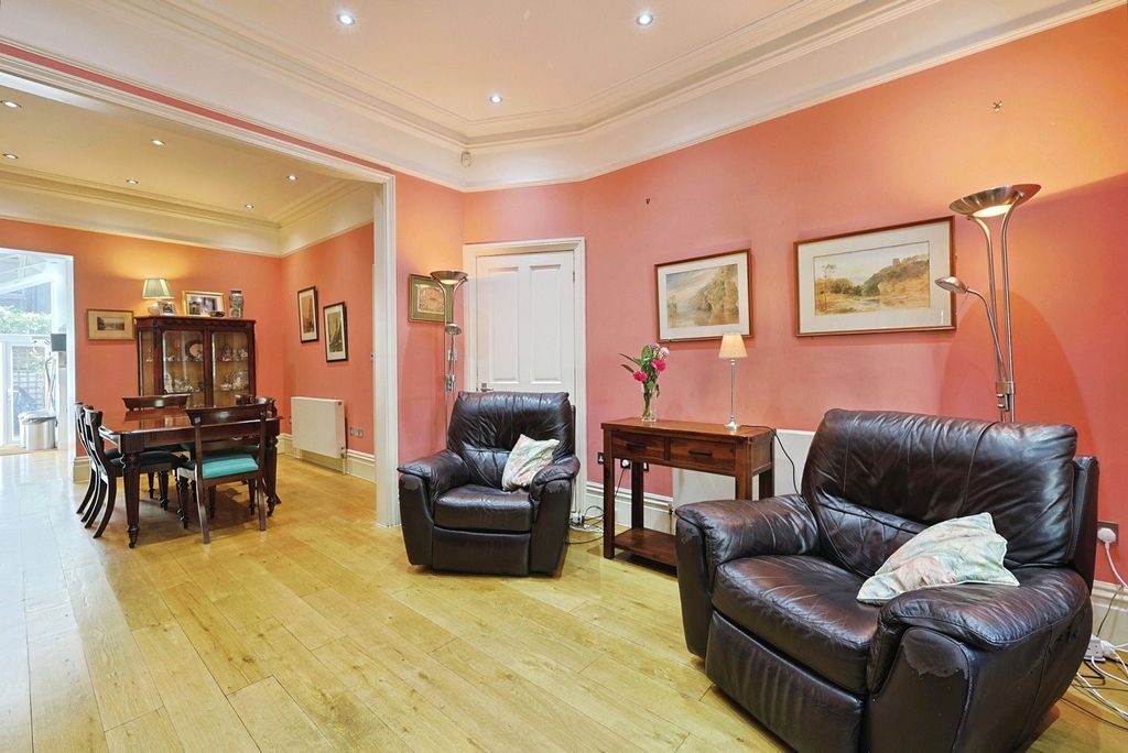 Property photo 3 of 17 Photo