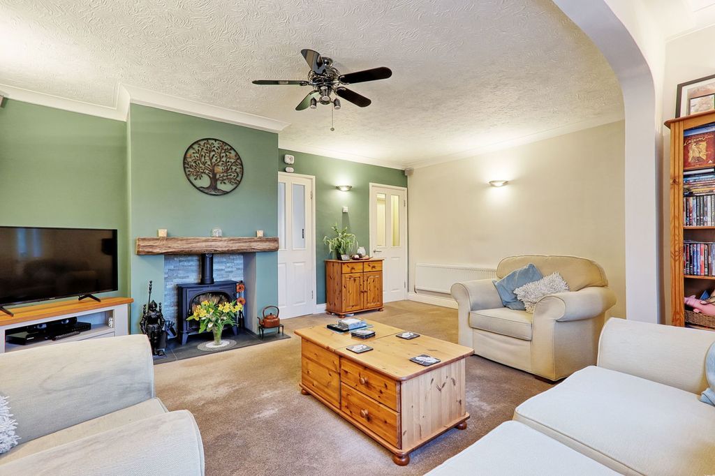 Property photo 2 of 23