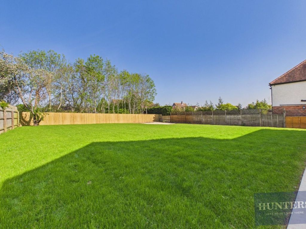 Property photo 3 of 26 Garden Two