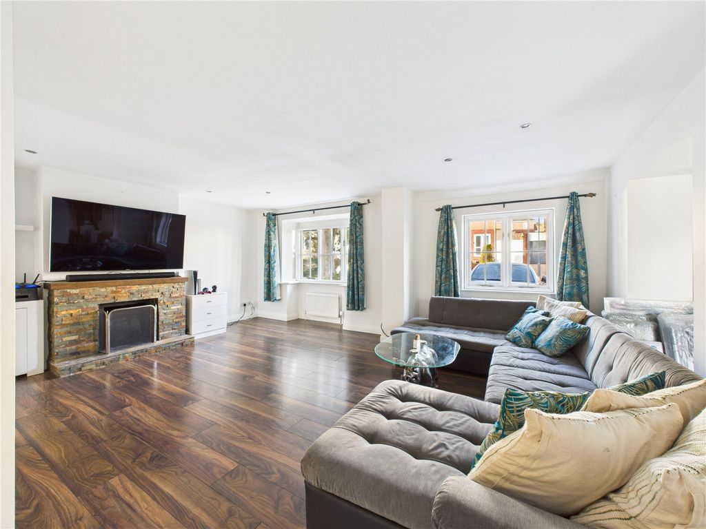 Property photo 3 of 23 Picture No. 18