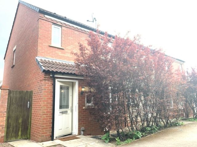 Property photo 1 of 18 19 Roundthorn Main