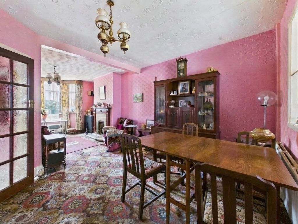 Property photo 3 of 13 Lounge/Dining Room
