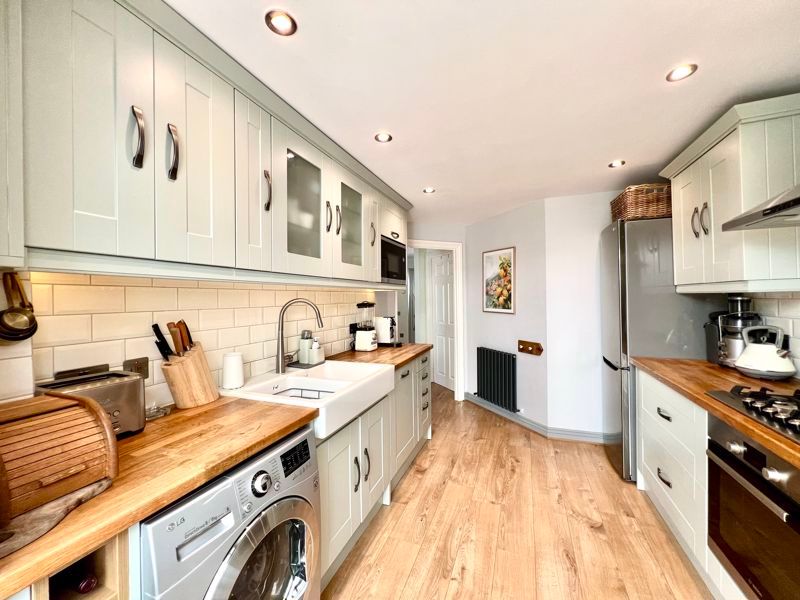 Property photo 3 of 33 Kitchen