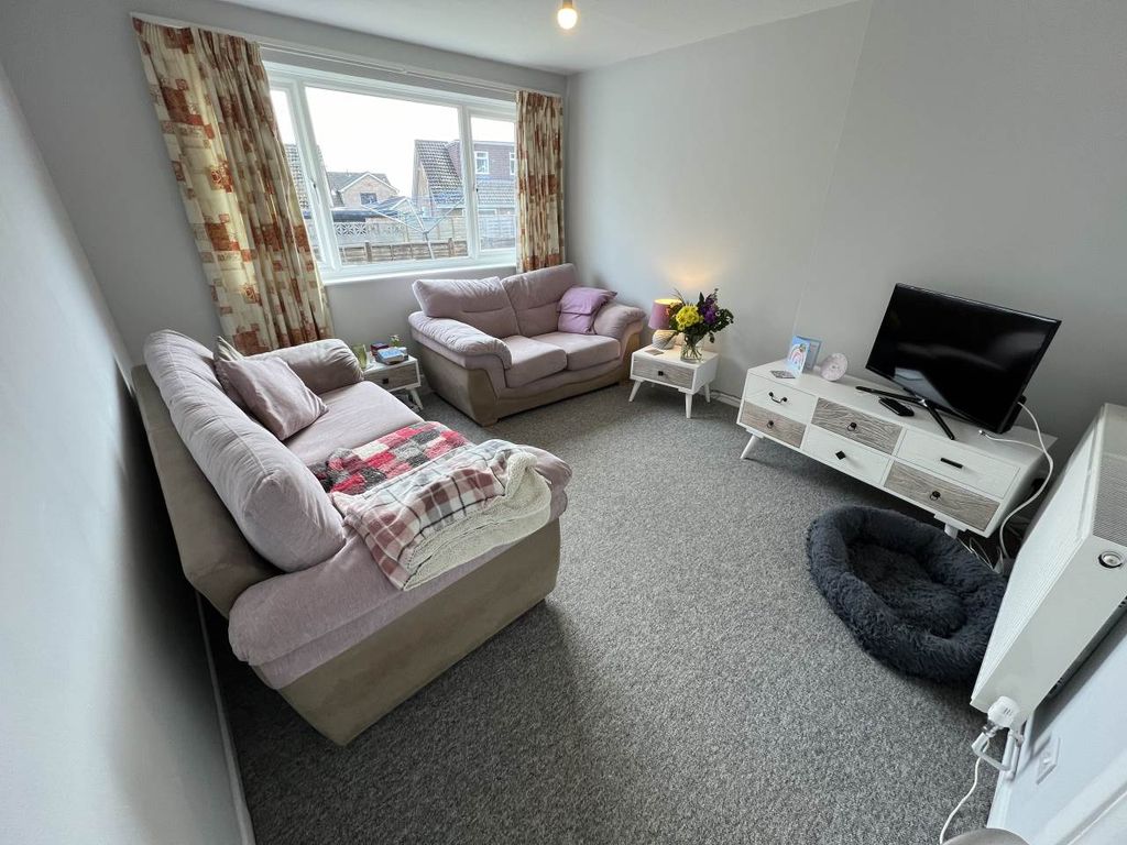 Property photo 3 of 10 Lounge