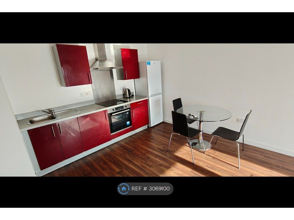 Property photo 3 of 11 Kitchen