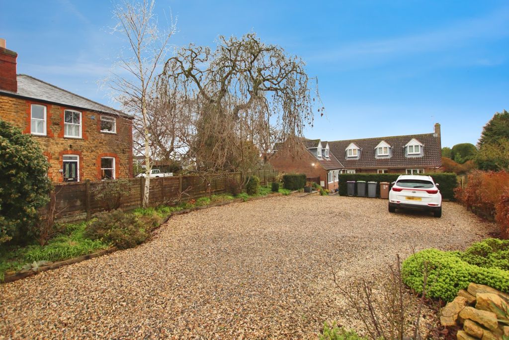 Property photo 2 of 27 4839671