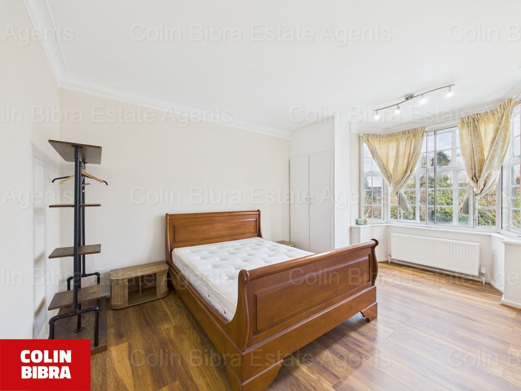 Property photo 3 of 13 Cam04175G0-Pr0073-Still013