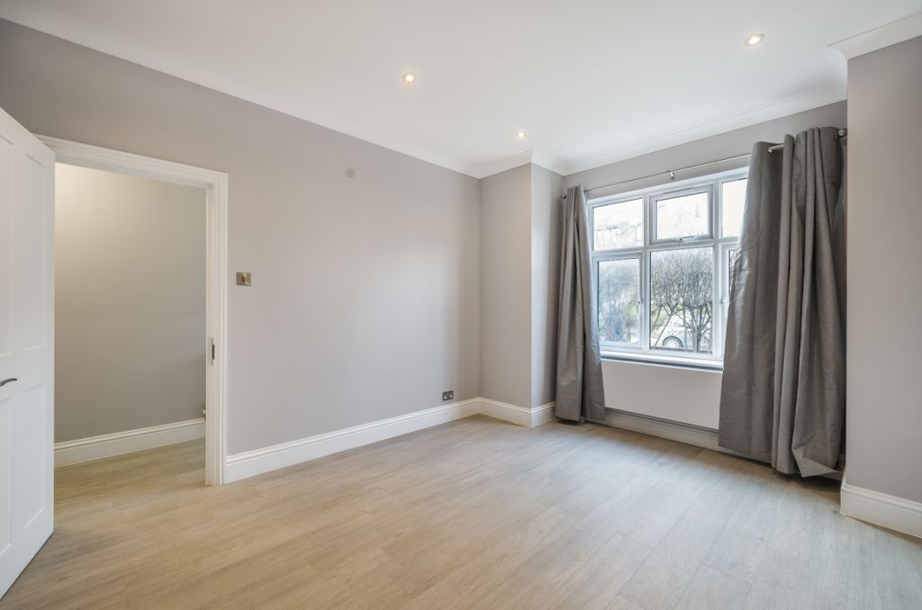 Property photo 2 of 17 961028 (15)