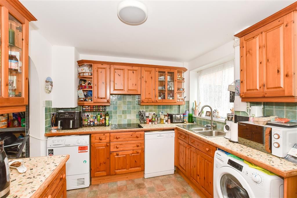Property photo 1 of 10 Kitchen
