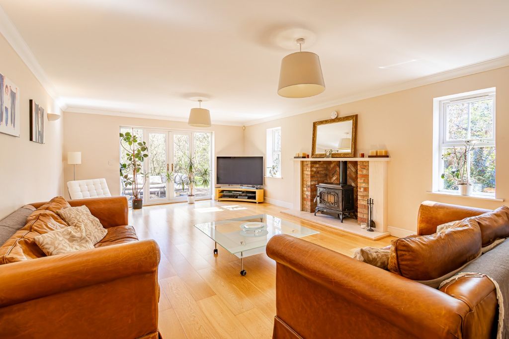 Property photo 3 of 42 4994603