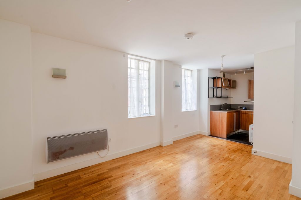 Property photo 2 of 9 4