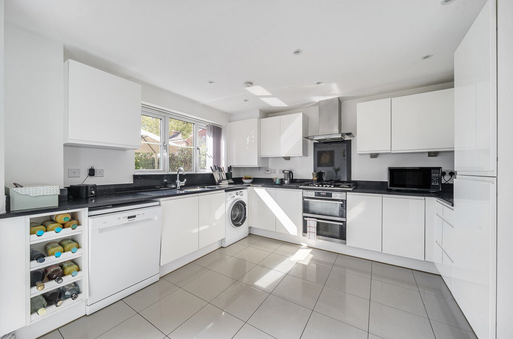 Property photo 3 of 22 1347955-14-68Bb18...