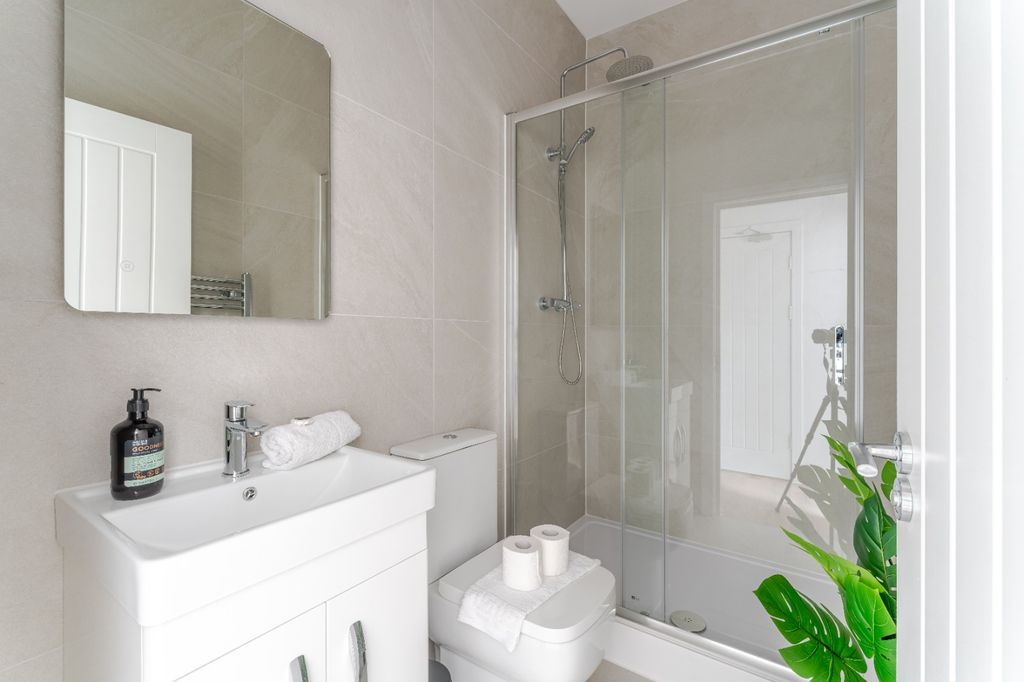 Property photo 3 of 6 Bathroom