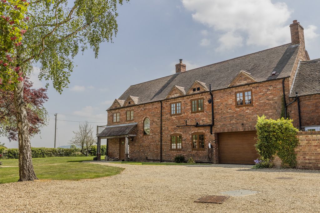 Property photo 1 of 29