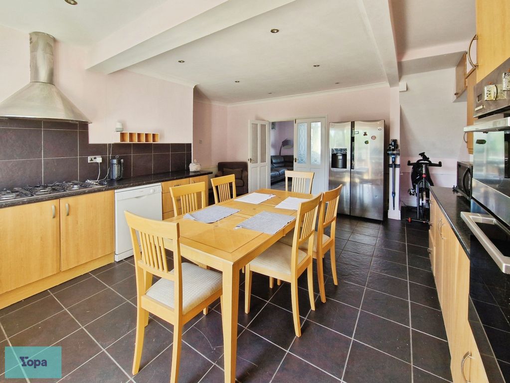 Property photo 2 of 21 69Bb3A67-1000123950