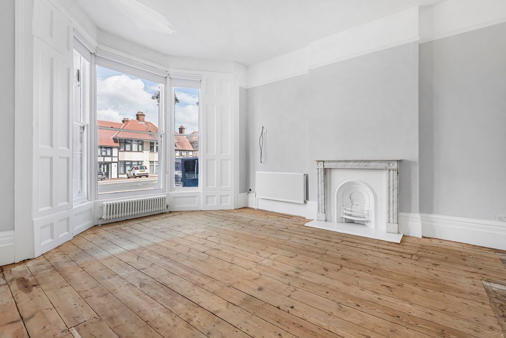 Property photo 2 of 24